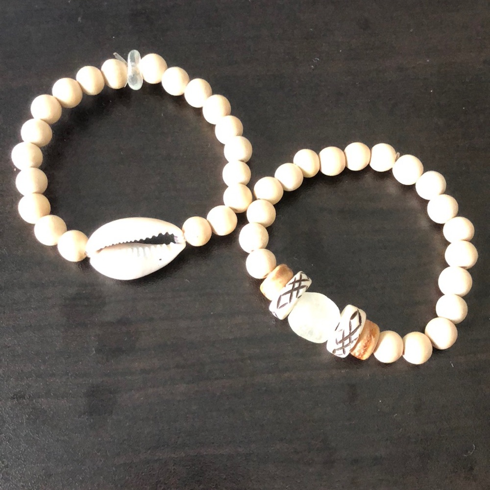 Set of 2 Twine & Twig shell/bead bracelets